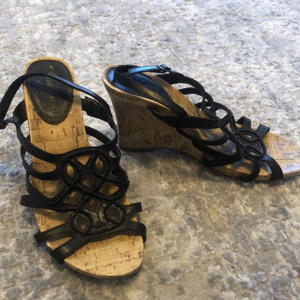 Black Wedges